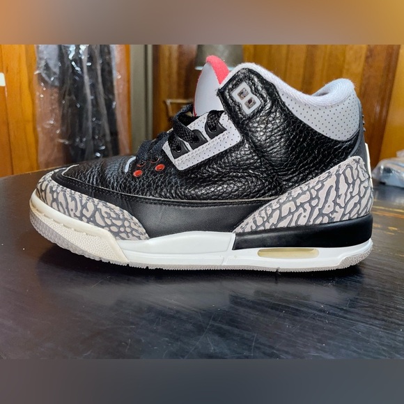 Jordan Kids Black and Red Sneakers - Picture 4 of 6